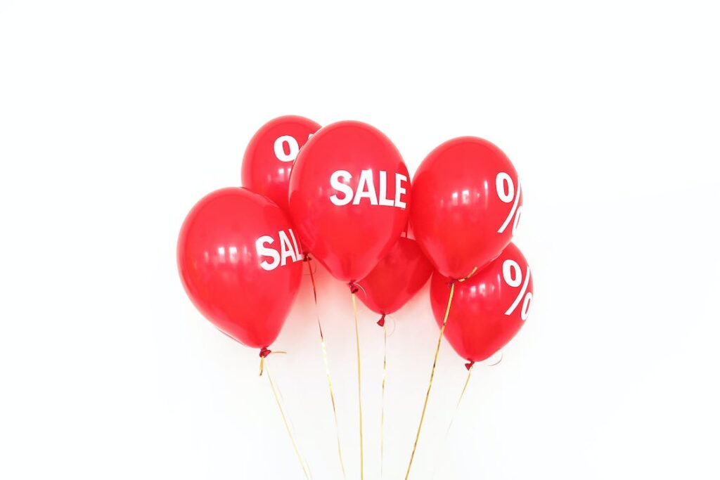 red balloons with “sale %” on them